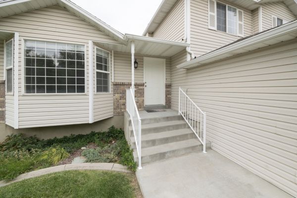 Cost of White Vinyl Siding Replacement in Upper Marlboro